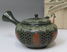 Japanese pottery - Tokoname teapots by Shunen
