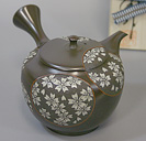 Japanese pottery - Tokonameyaki teaot by Shunen II