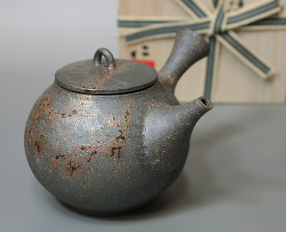 Japanese pottery -  Tokonameyaki teapot by Tanikawa Jin