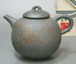 Japanese pottery - Tokoname yohen mogake teapot by Tanikawa Jin