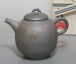 Japanese pottery - Tokoname yohen mogake teapot by Tanikawa Jin