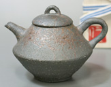 Japanese pottery - Tokoname yohen mogake teapot by Tanikawa Jin