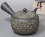 Japanese pottery - Tokoname teapots by Teruyuki