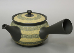 Tokoname teapot by Teruyuki