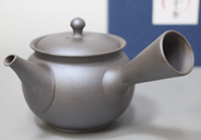 Japanese pottery - Tokoname yakishime kyusu teapot by Teruyuki