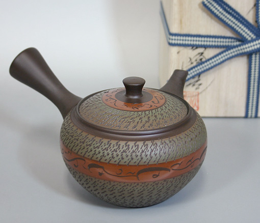 Tobikanna kyusu teapot with red band by Shuho