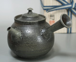 Tokoname Mayake teapot by Yamada Sou