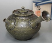 Tokoname Mayake teapot by Yamada Sou