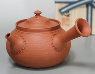 Japanese pottery Tokoname teapot by Yamada Sou
