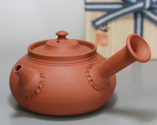 Japanese pottery Tokoname teapot by Yamada Sou