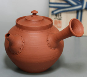 Japanese pottery Tokoname teapot by Yamada Sou