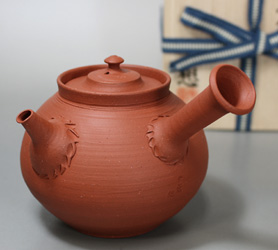 Japanese pottery Tokoname teapot by Yamada Sou