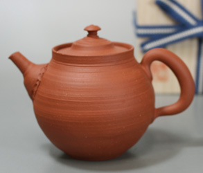 Japanese pottery Tokoname teapot by Yamada Sou
