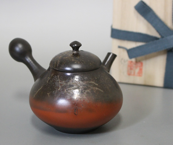 Japanese Tokoname teapot by Yokei