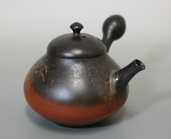 Japanese Tokoname teapot by Yokei