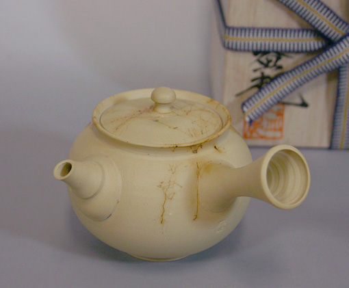 Japanese pottery- Tokoname kyusu teapot by Yoshiki