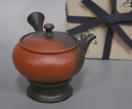 Round base yohen kyusu with stand by Yoshiki