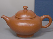 Japanese pottery- Tokoname teapot by Yoshiki