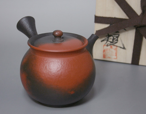 Yohen fukurogata kyusu with hammered finish by Yoshiki