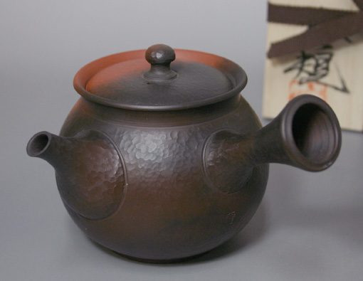 Yohen fukurogata kyusu with hammered finish by Yoshiki