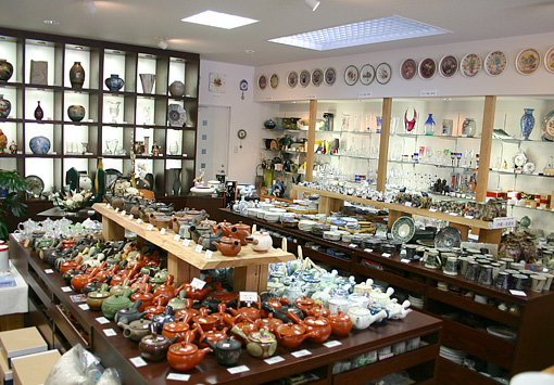 Specialized porcelain n pottery store