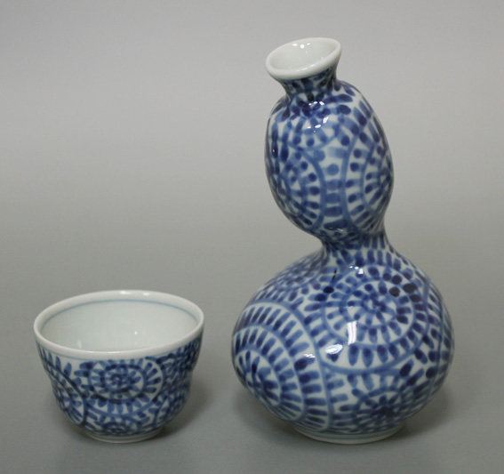 Kutani sake set - grapevine