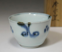 Sometsuke guinomi from Hironaga kiln