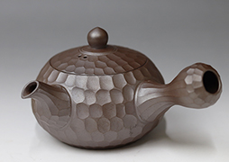 Banko teapot by Iroku