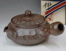 Banko teapot by Iroku