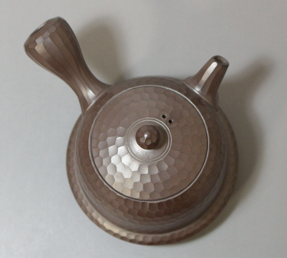 Banko teapot by Iroku
