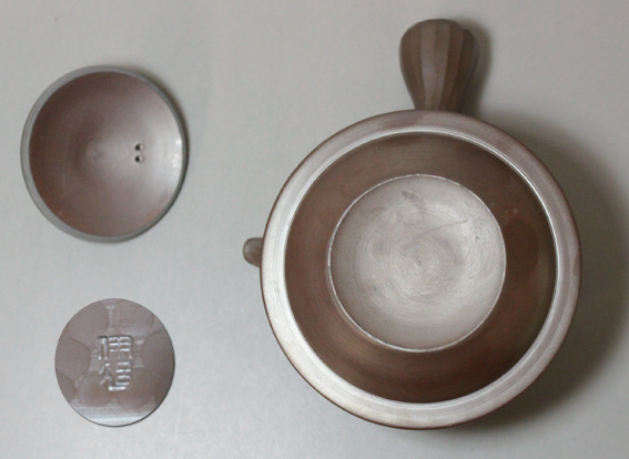 Banko teapot by Iroku