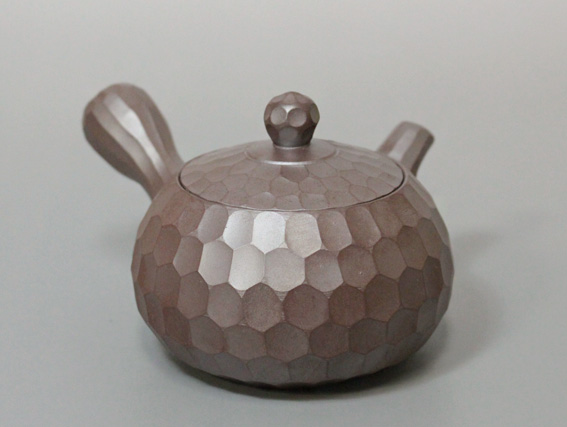 Banko teapot by Iroku