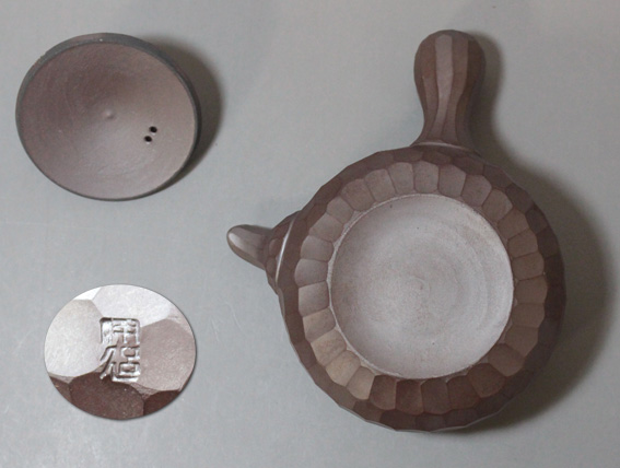 Banko teapot by Iroku