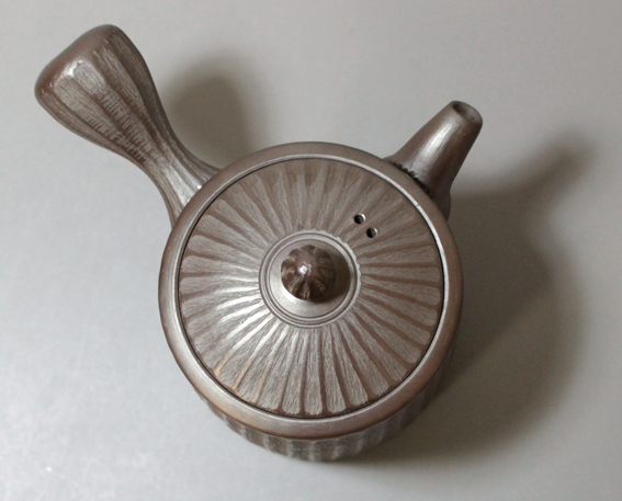 Banko teapot by Iroku