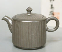 Banko teapot by Iroku