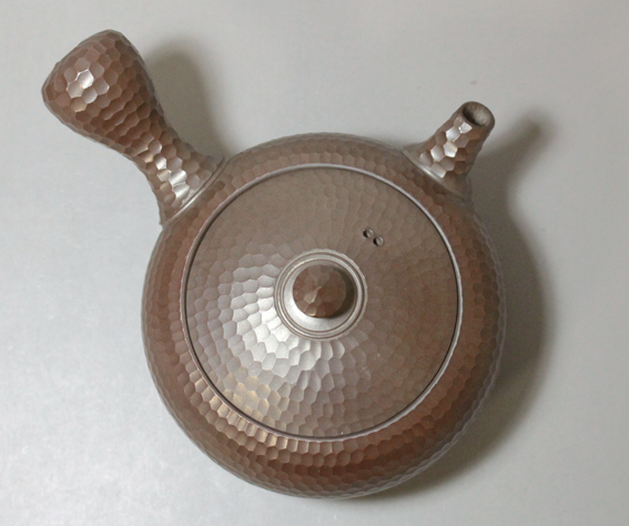 Banko teapot by Iroku