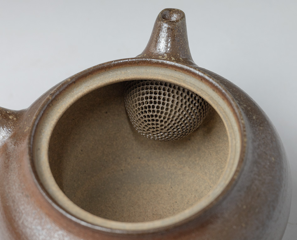 Banko teapot by Otsuki Shun - inside view