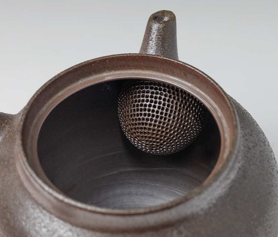 Banko teapot by Otsuki Shun - inside view