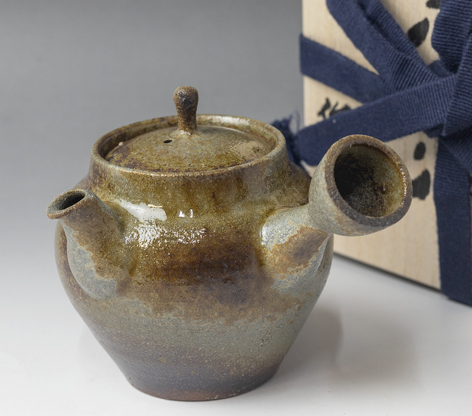 Banko teapot by Otsuki Shun - side view