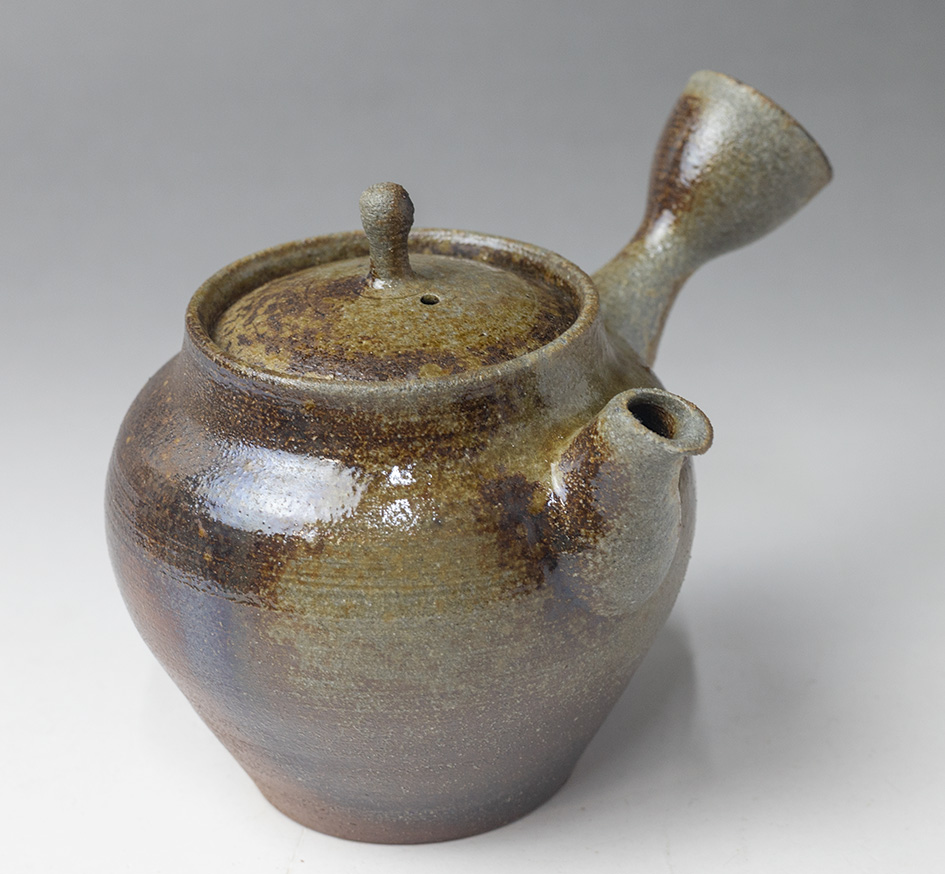 Banko teapot by Otsuki Shun - side view