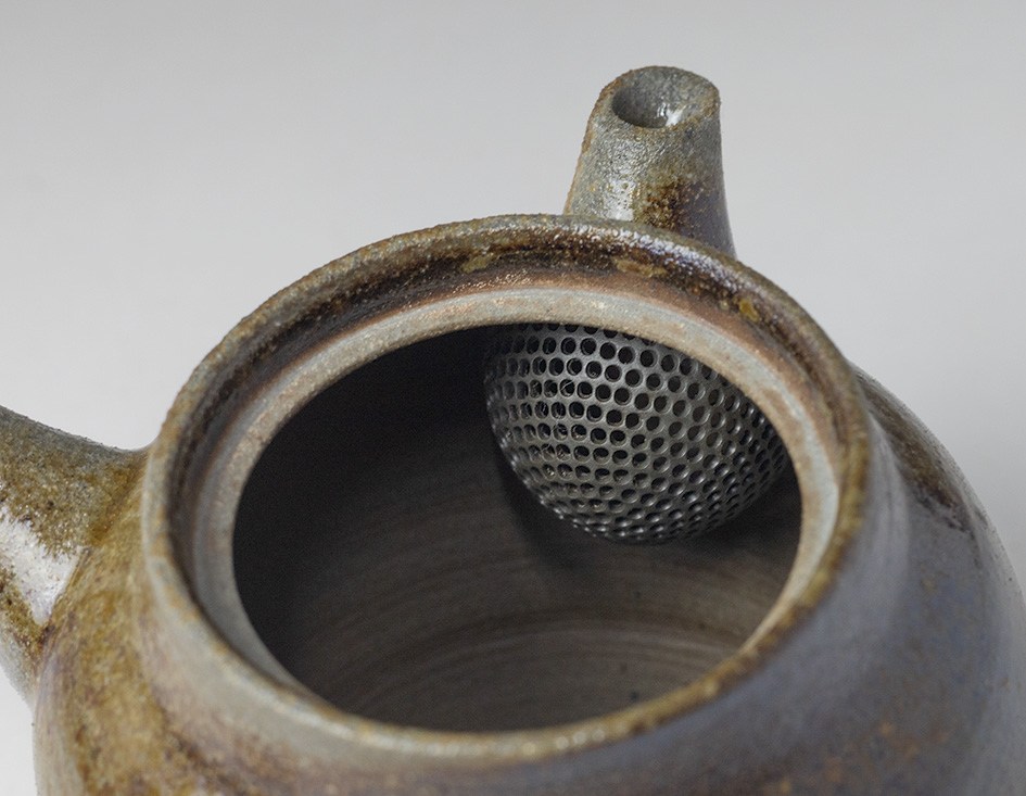 Banko teapot by Otsuki Shun - inside view