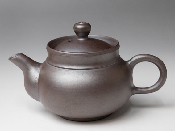 Banko teapots by Tachi Masaki