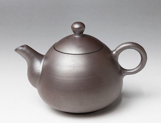 Banko teapots by Tachi Masaki