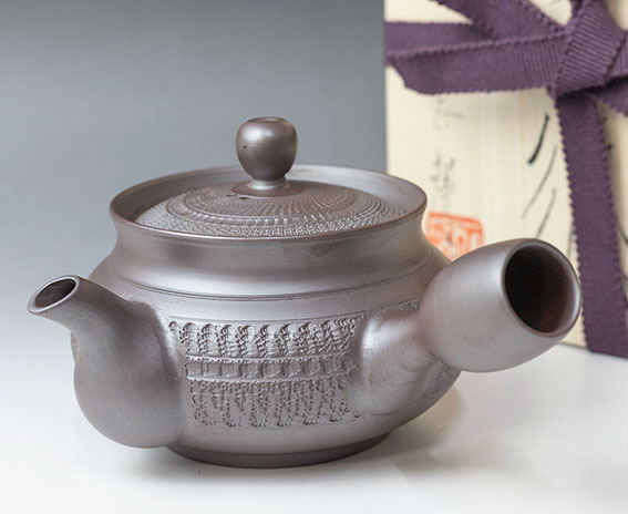 Banko teapots by Tachi Masaki