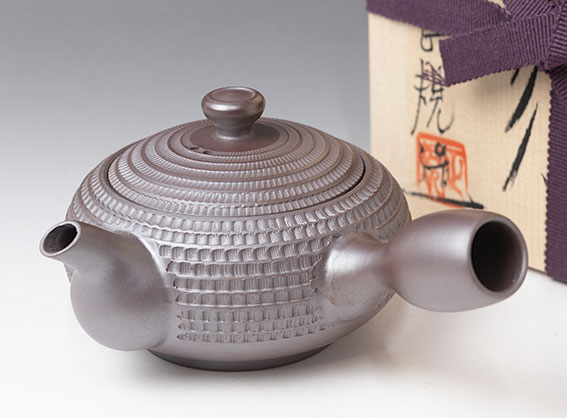 Banko teapots by Tachi Masaki