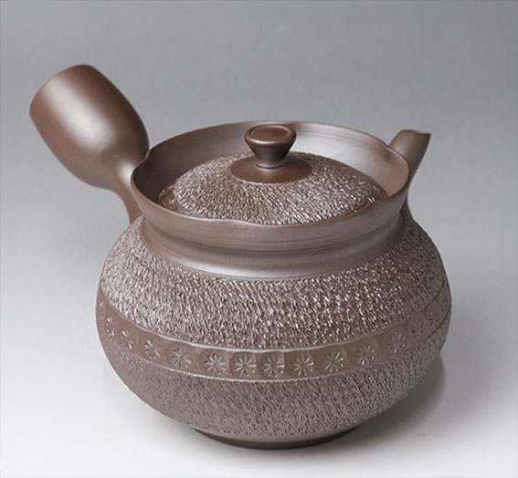 Banko teapots by Tachi Masaki