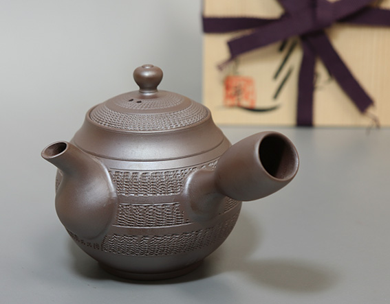 Banko teapots by Tachi Masaki