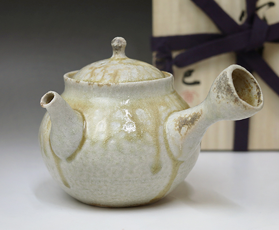 Banko teapots by Yamamoto Hiromi