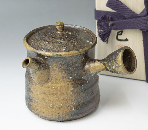 Bankoyaki teapot by Yamamoto Hiromi