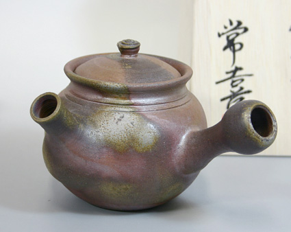 Bizen yohen teapot by Suzuki Tsuneki